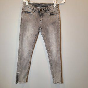 Blank NYC Light Gray Skinny Ankle Jeans with Zipper